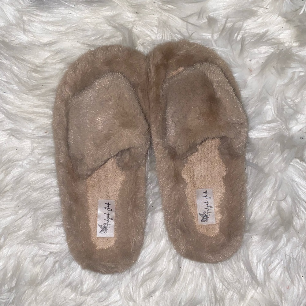AaliyahJada single strap slides